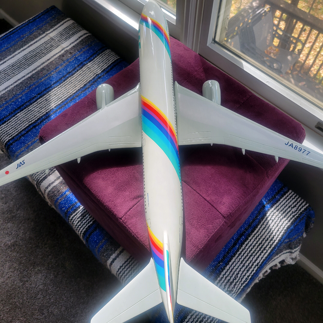 1/100 JAS Boeing 777-200 model for sale
