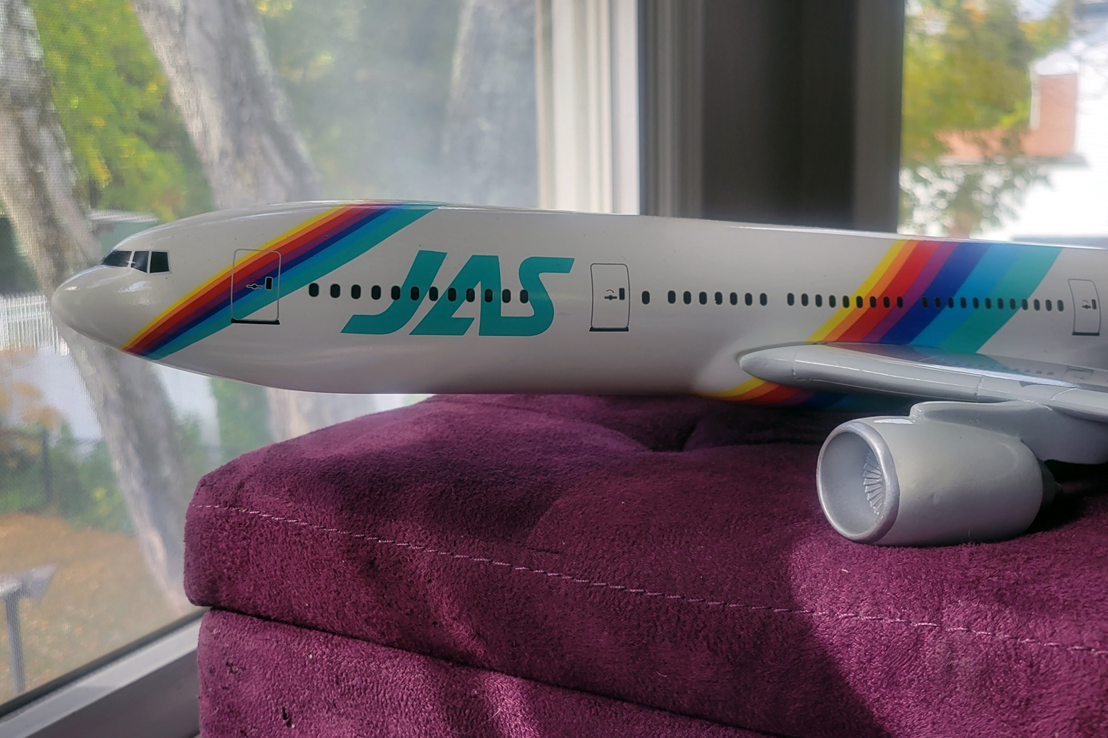 1/100 JAS Boeing 777-200 model for sale