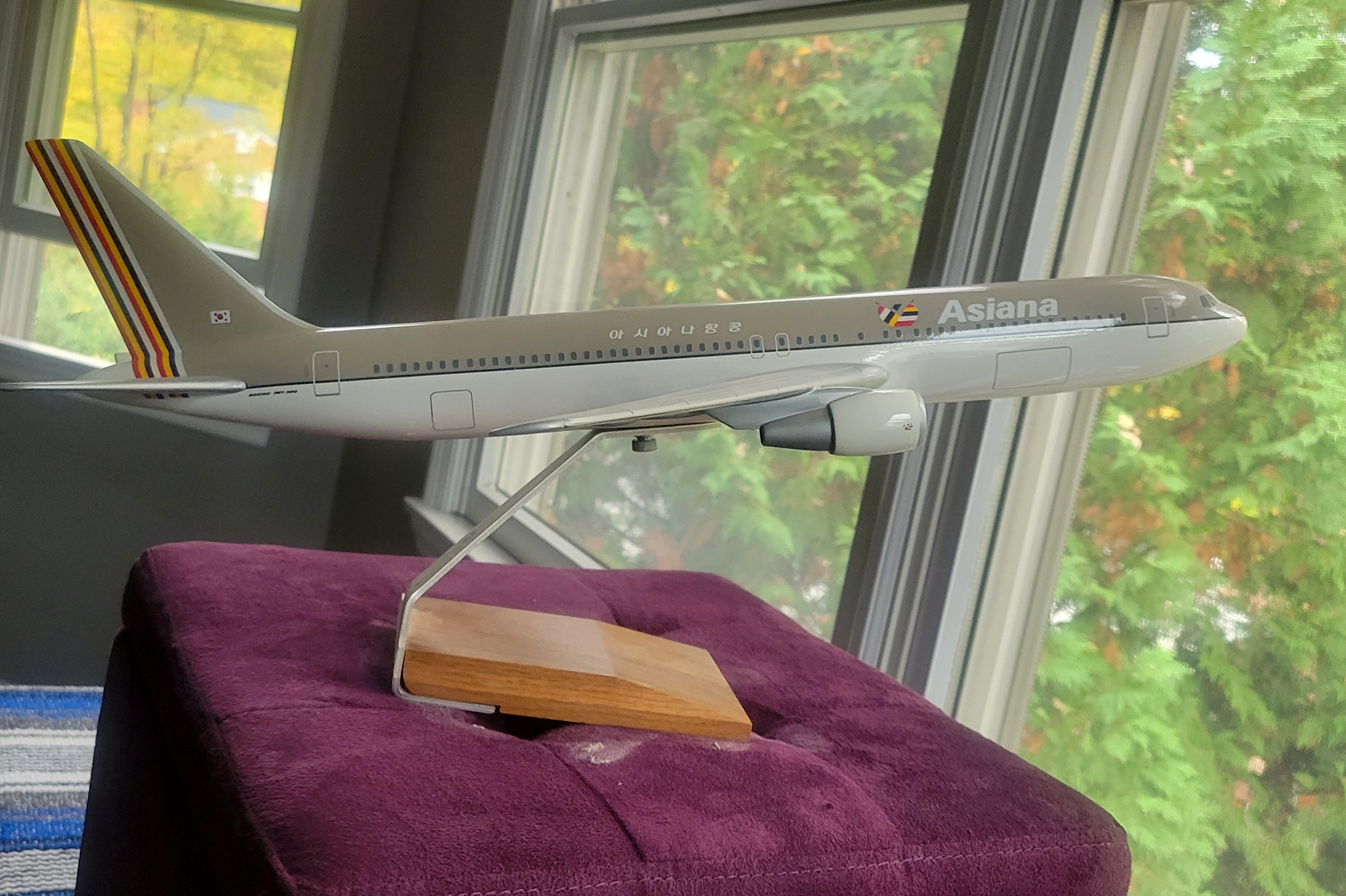 Wesco 1/100 Asiana Boeing 767-300 model for sale