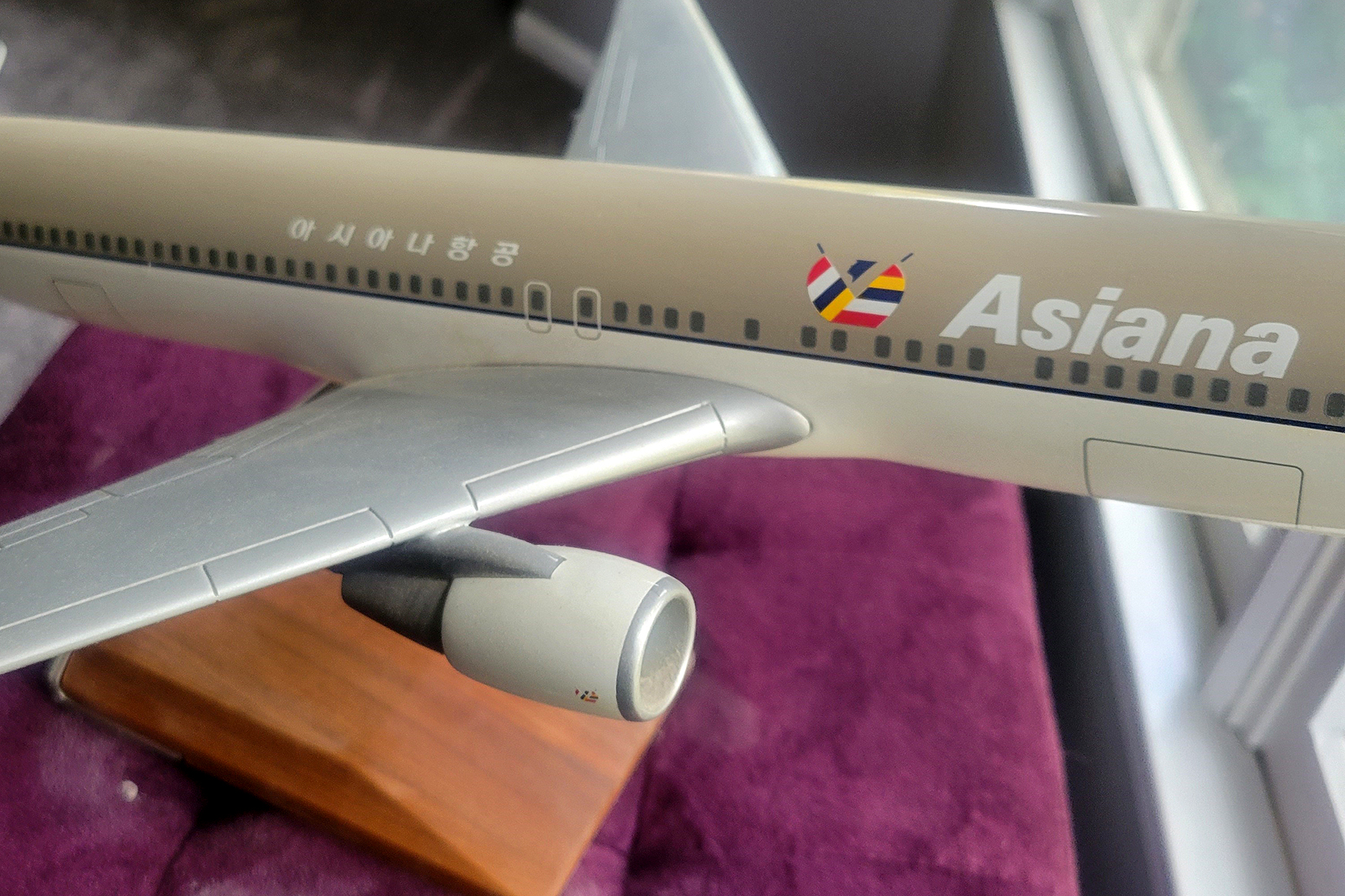 Wesco 1/100 Asiana Boeing 767-300 model for sale
