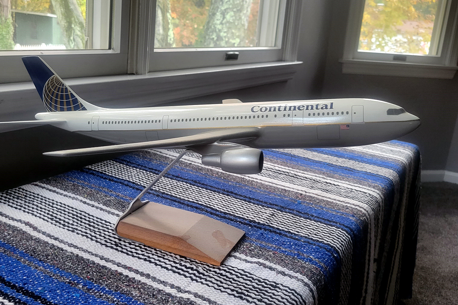 1/100 Continental Airlines Airbus A300 model for sale