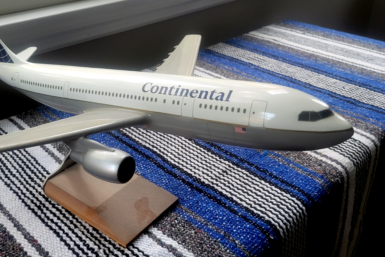 1/100 Continental Airlines Airbus A300 model for sale