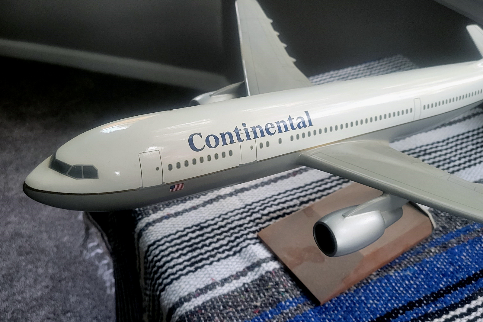 1/100 Continental Airlines Airbus A300 model for sale