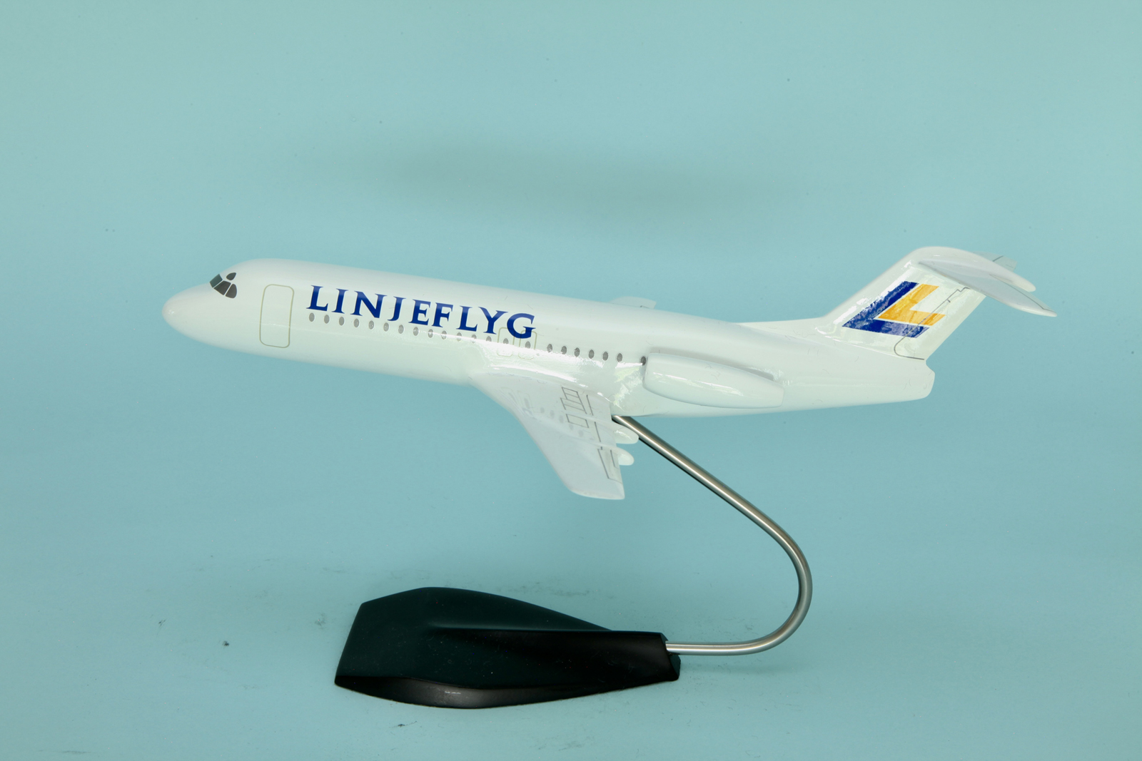IMC Modelworks 1/100 Linjeflyg Fokker F-28-4000 model for sale