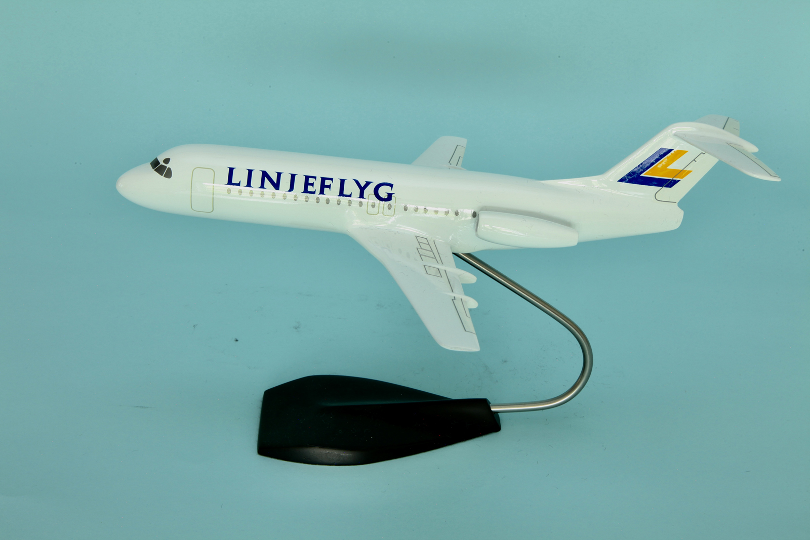IMC Modelworks 1/100 Linjeflyg Fokker F-28-4000 model for sale