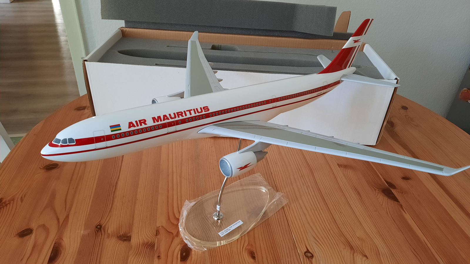 Graphideco 1/100 Air Mauritius Airbus A330-200 model for sale