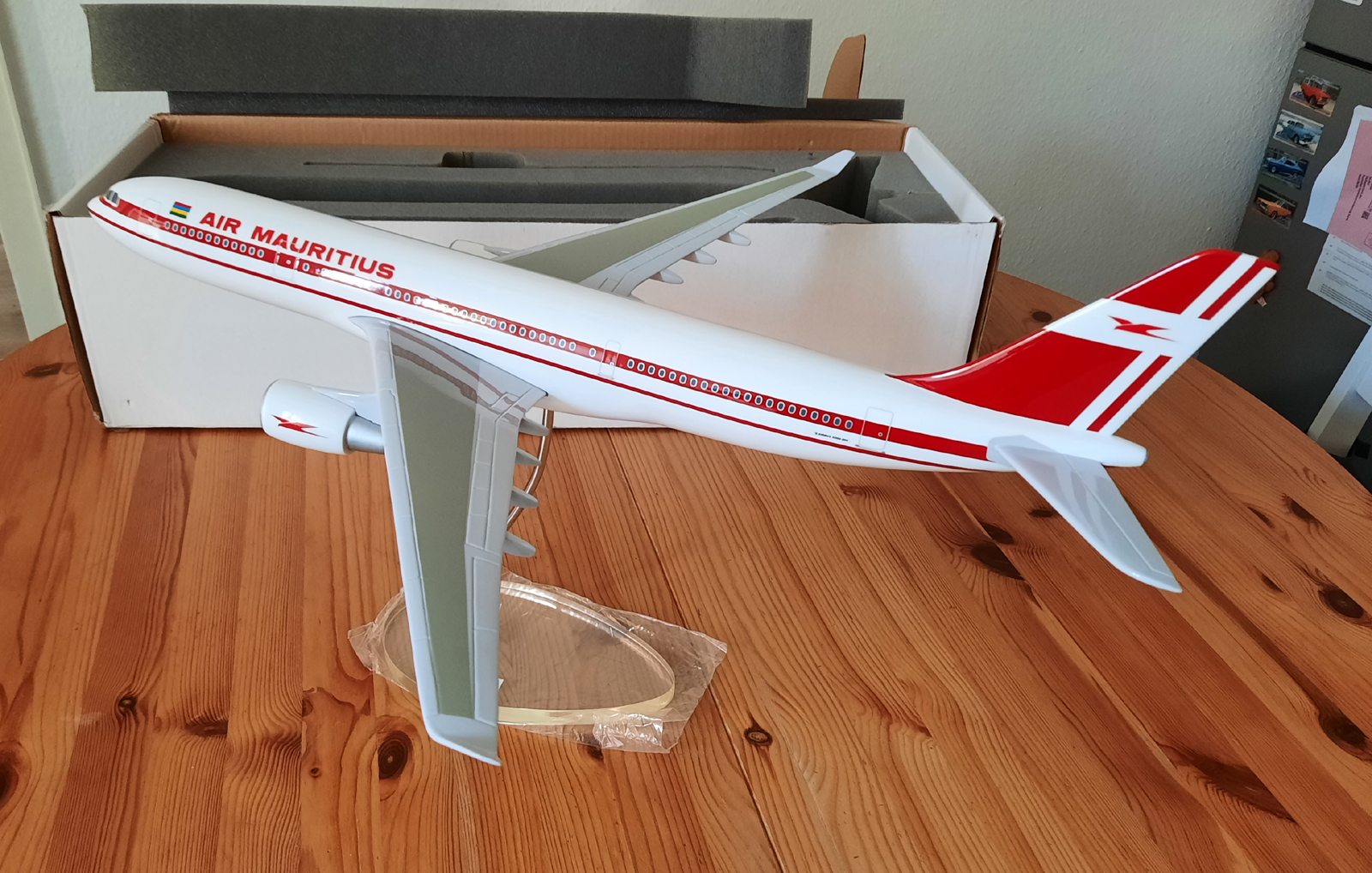 Graphideco 1/100 Air Mauritius Airbus A330-200 model for sale