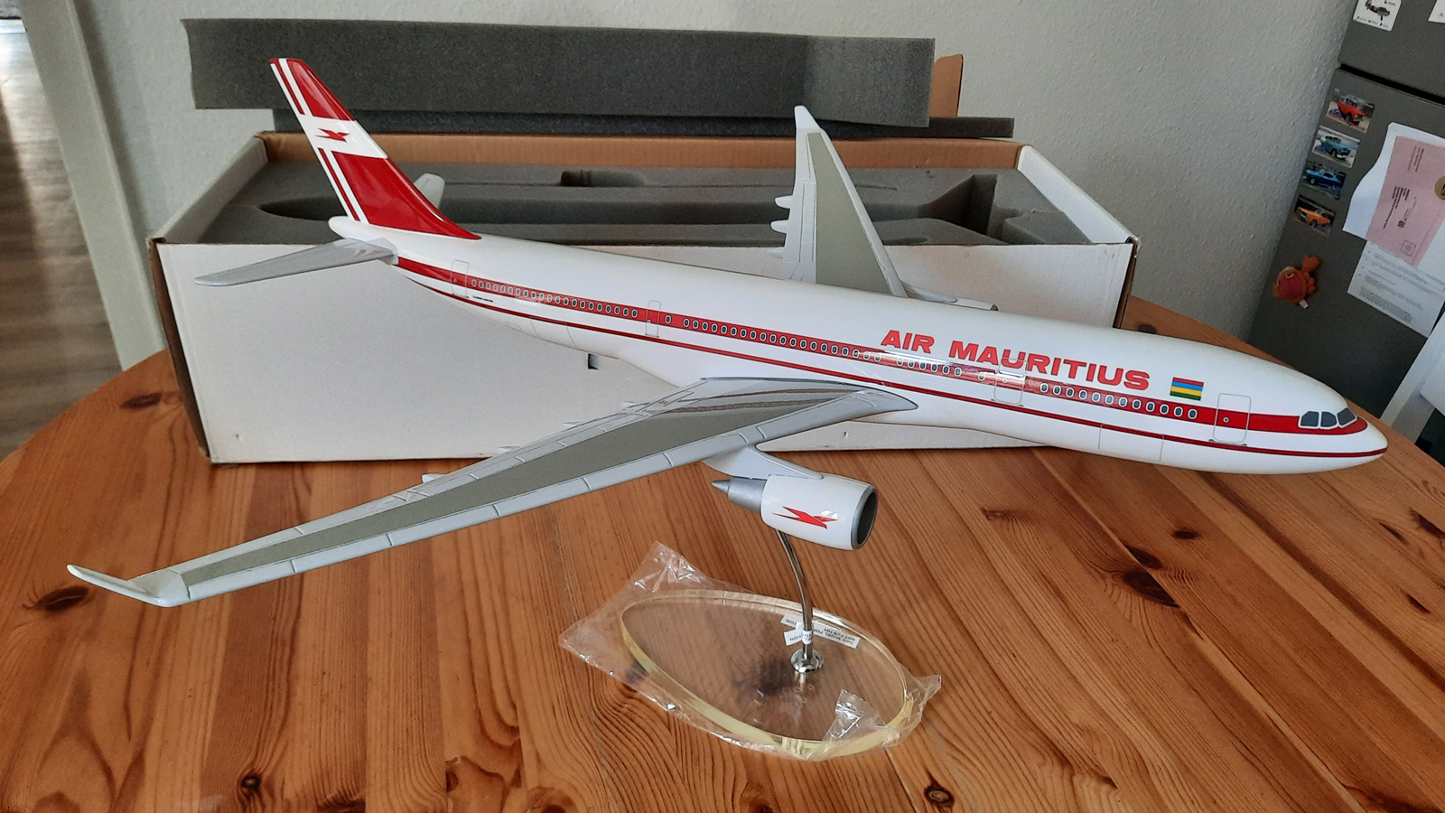 Graphideco 1/100 Air Mauritius Airbus A330-200 model for sale