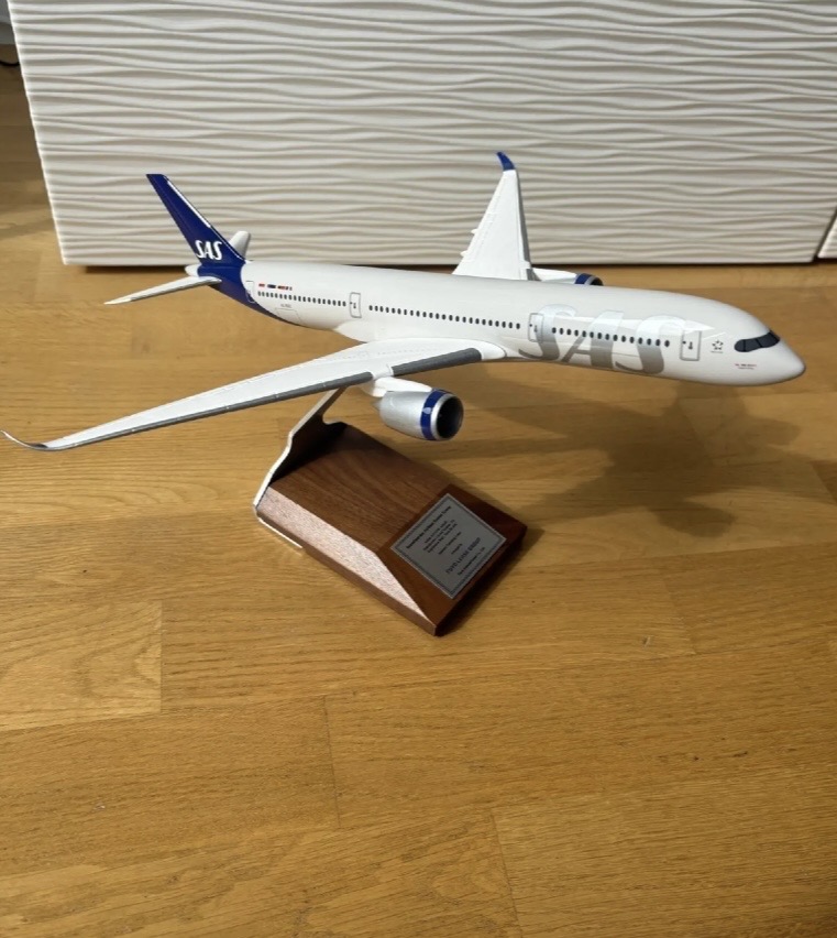 Pacmin 1/200 SAS Airbus A350 model for sale