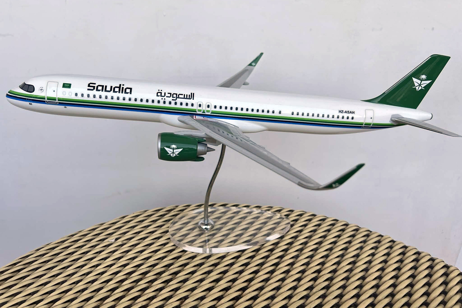 Graphideco 1/100 Saudia Airbus A321 Neo model for sale