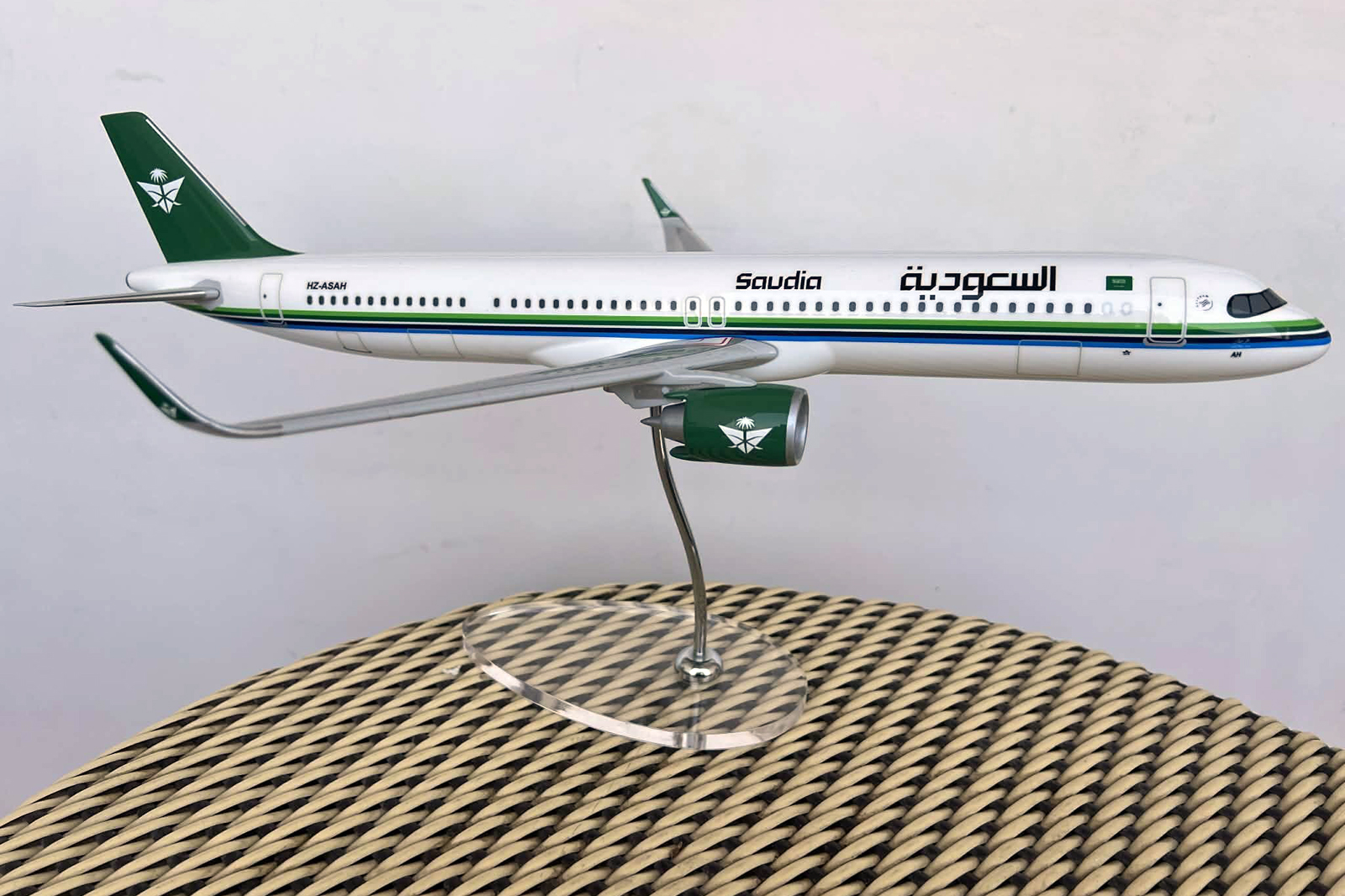 Graphideco 1/100 Saudia Airbus A321 Neo model for sale