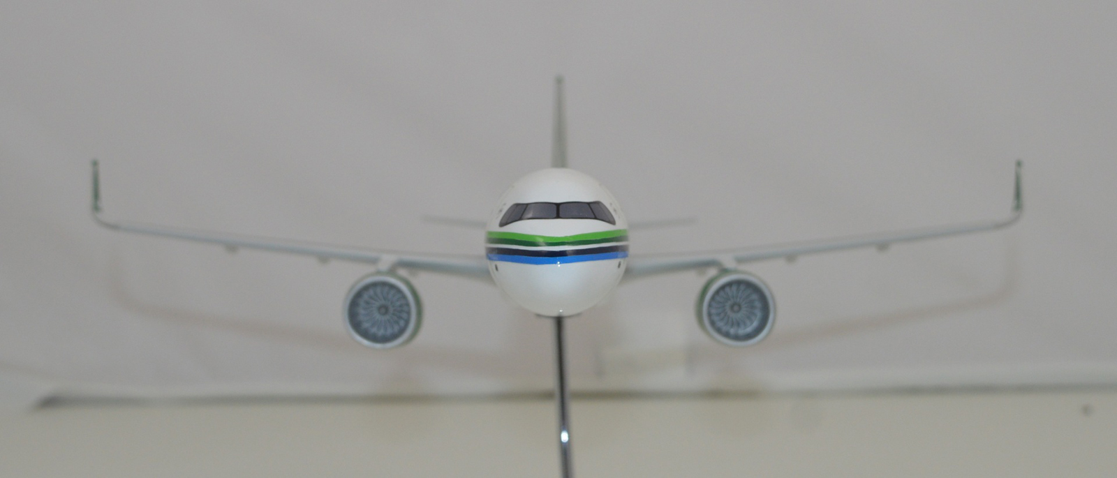 Graphideco 1/100 Saudia Airbus A321 Neo model for sale