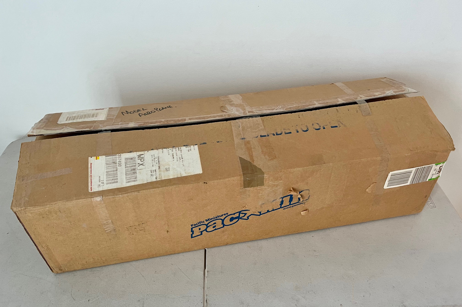 Pacmin 1/55 Bombardier Q400 model for sale