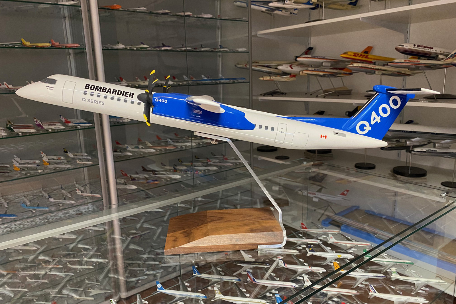 Pacmin 1/55 Bombardier Dash 8-Q400P model for sale