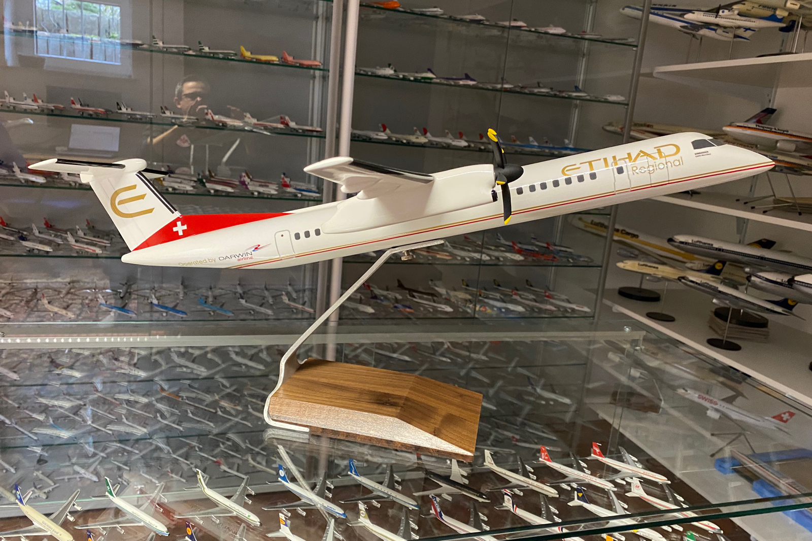 Pacmin 1/55 Etihad Regional Bombardier DHC8-400 model for sale