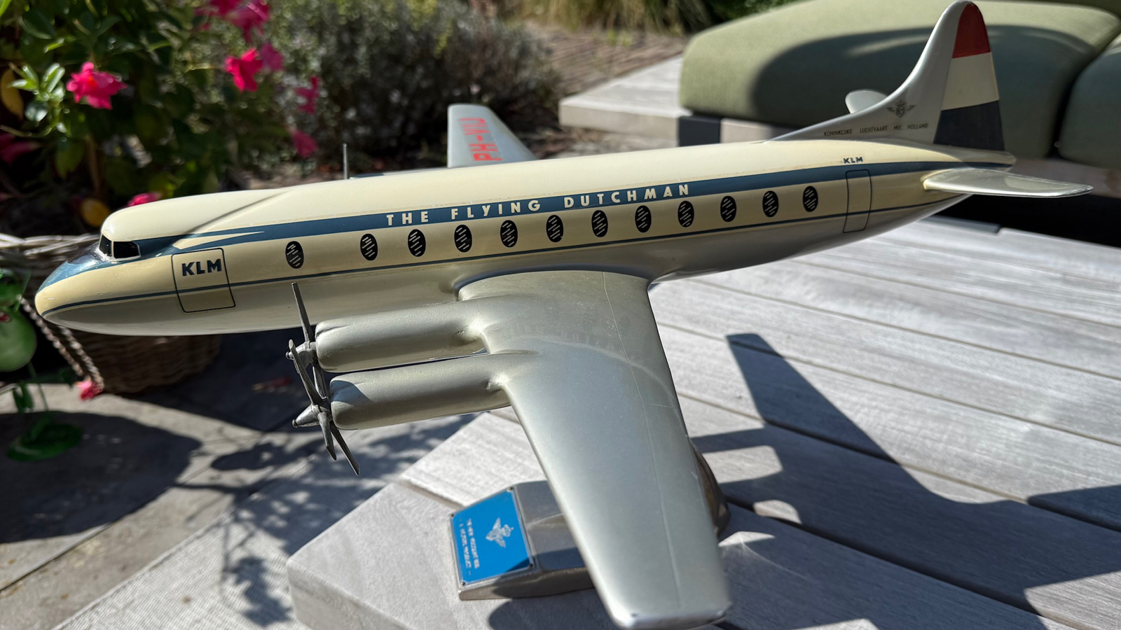 Raise Up 1/50 KLM Vickers Viscount model for sale