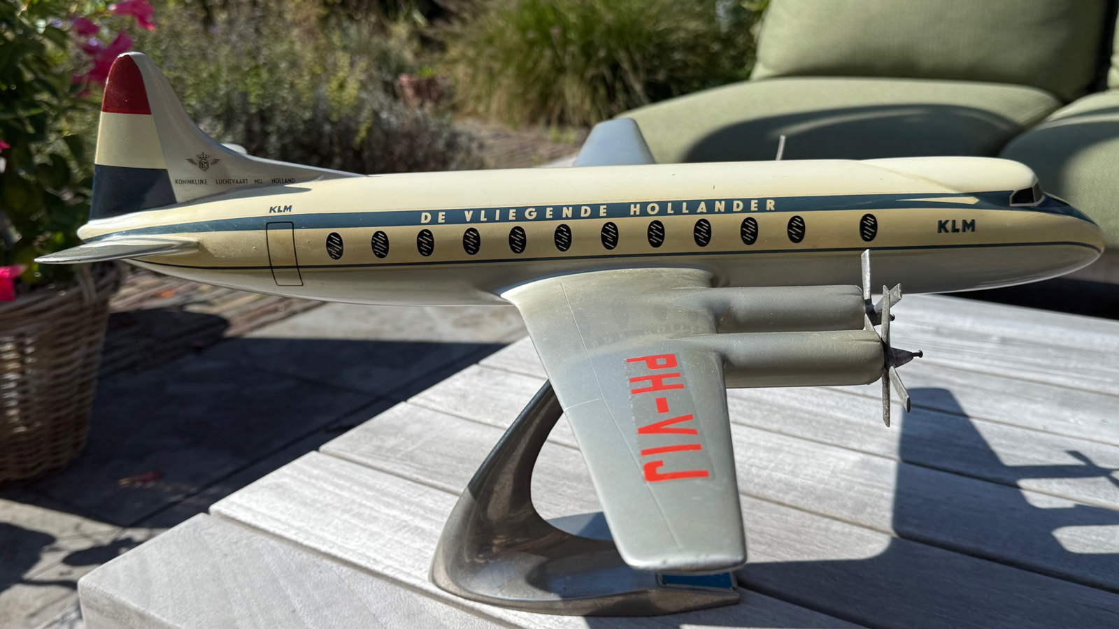 Raise Up 1/50 KLM Vickers Viscount model for sale