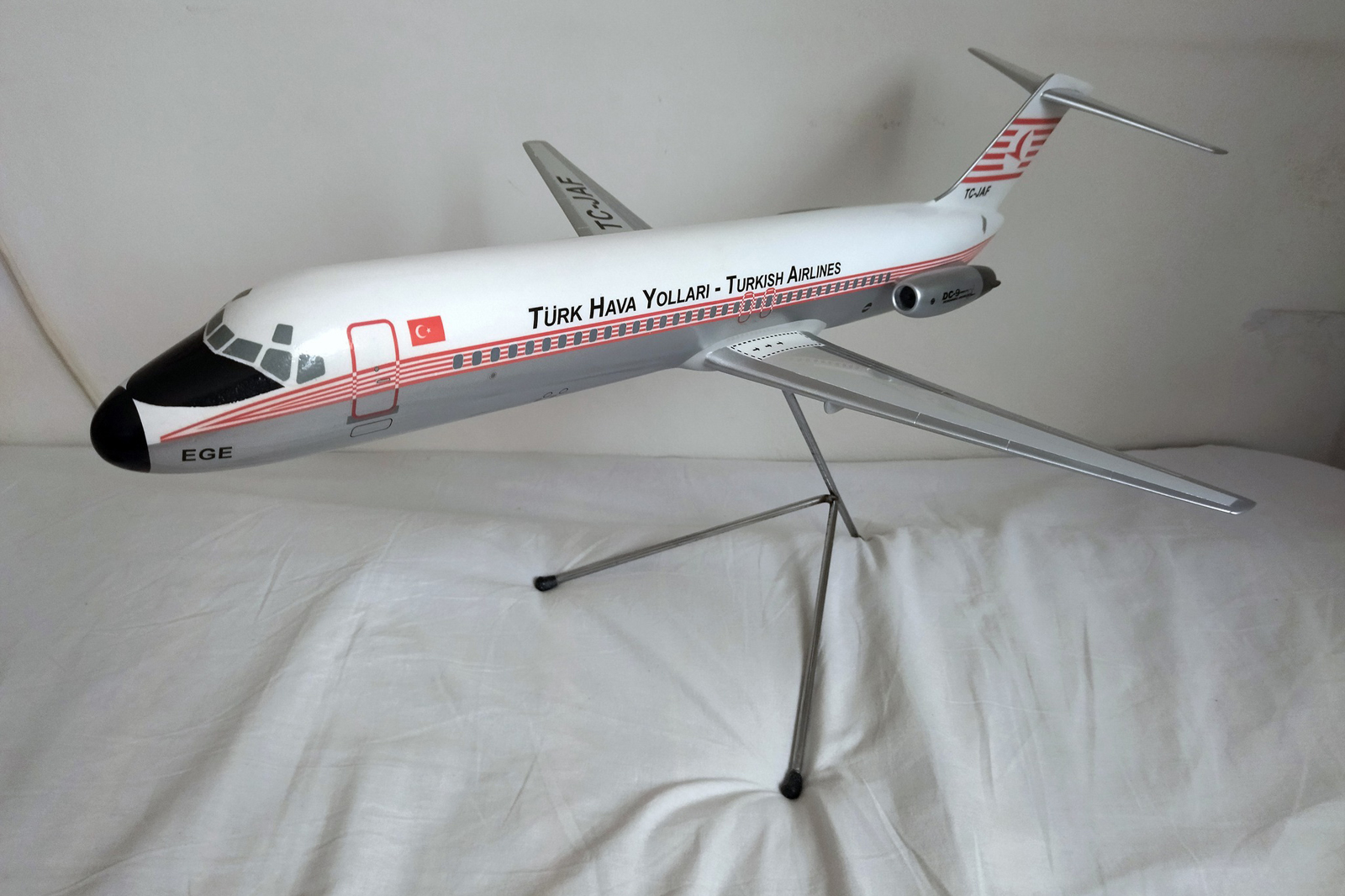 1/50 THY Turkish Airlines Douglas DC-9-32 model for sale