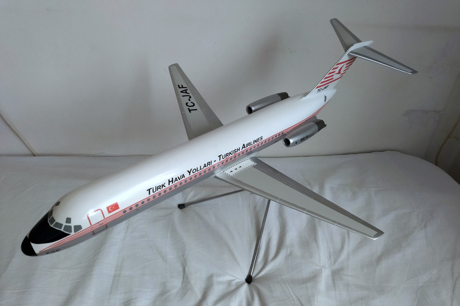 1/50 THY Turkish Airlines Douglas DC-9-32 model for sale