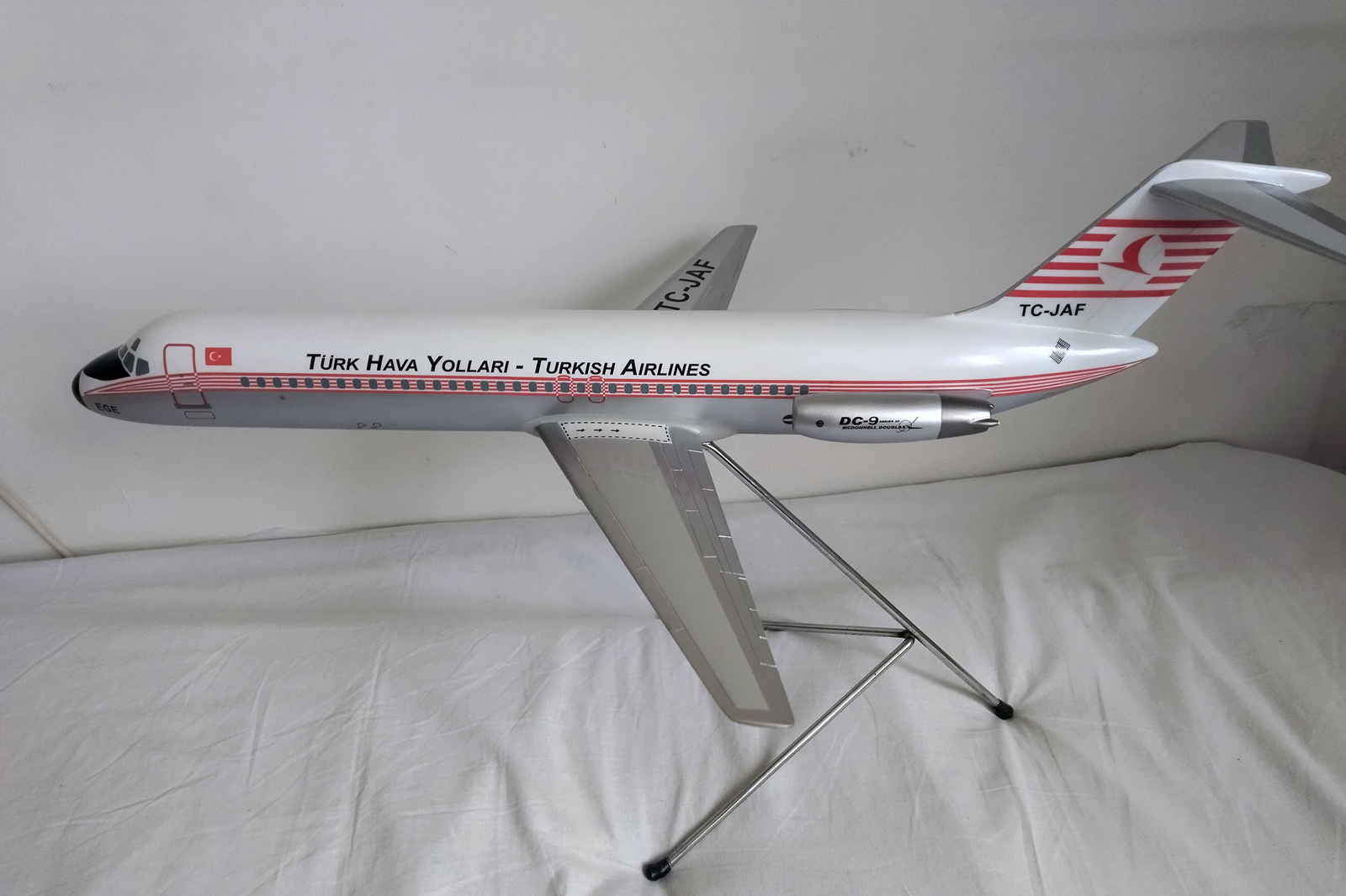 1/50 THY Turkish Airlines Douglas DC-9-32 model for sale