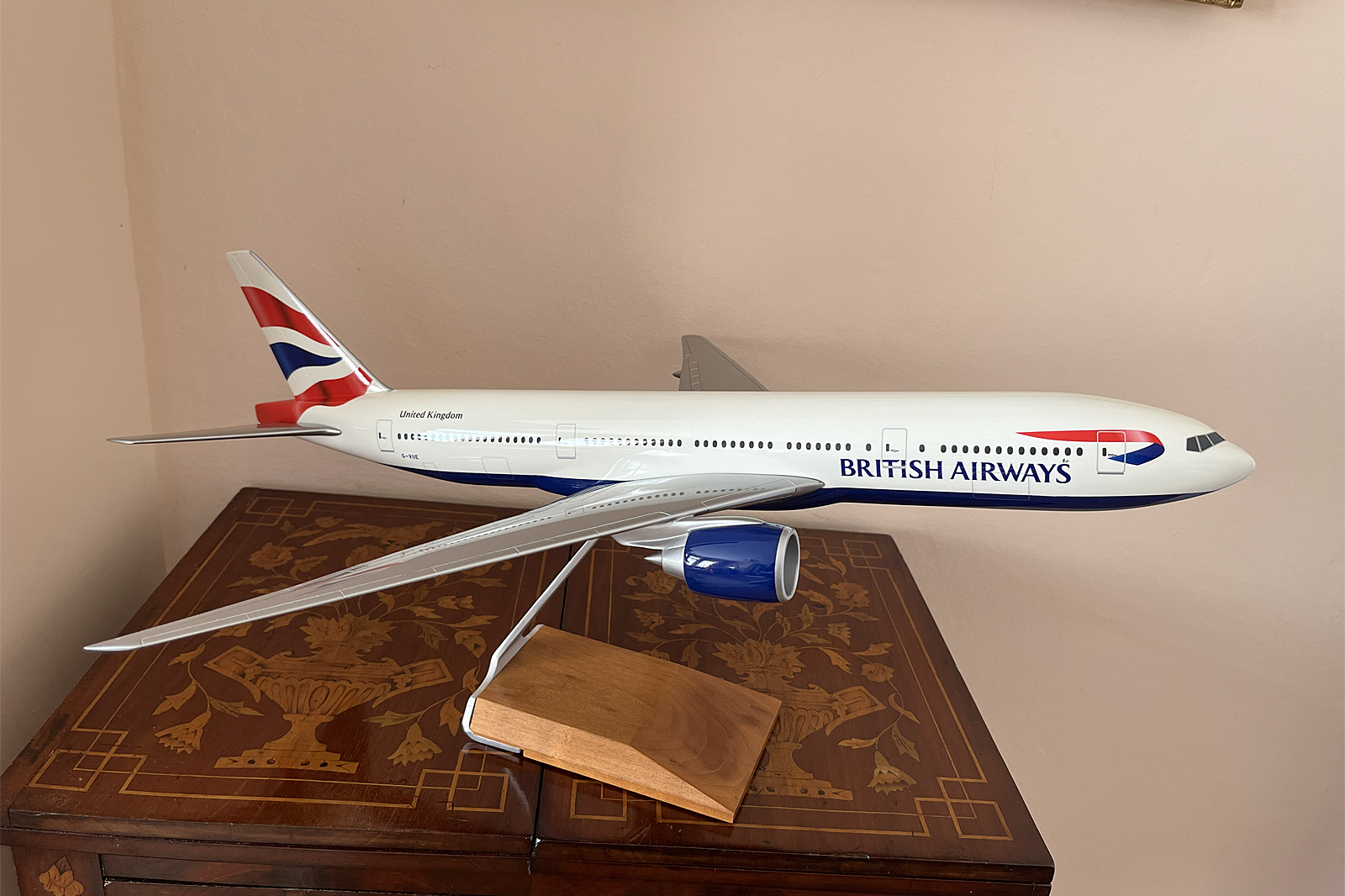 Pacmin 1/100 British Airways Boeing 777-200 model for sale