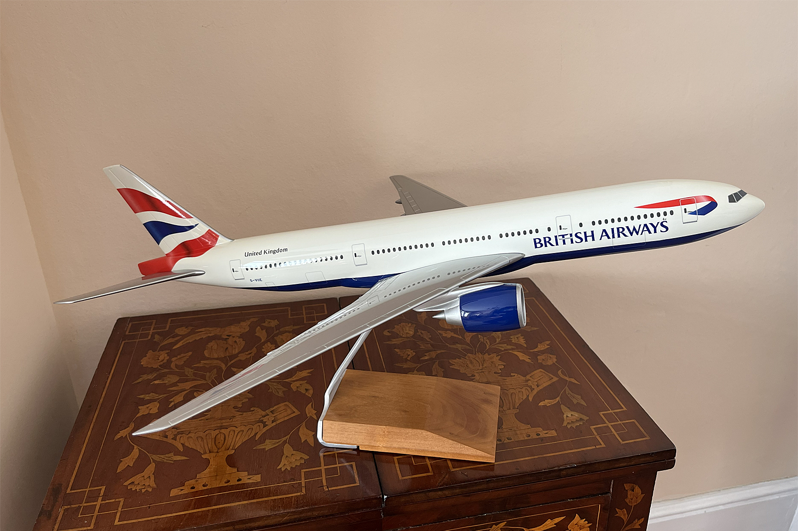 Pacmin 1/100 British Airways Boeing 777-200 model for sal