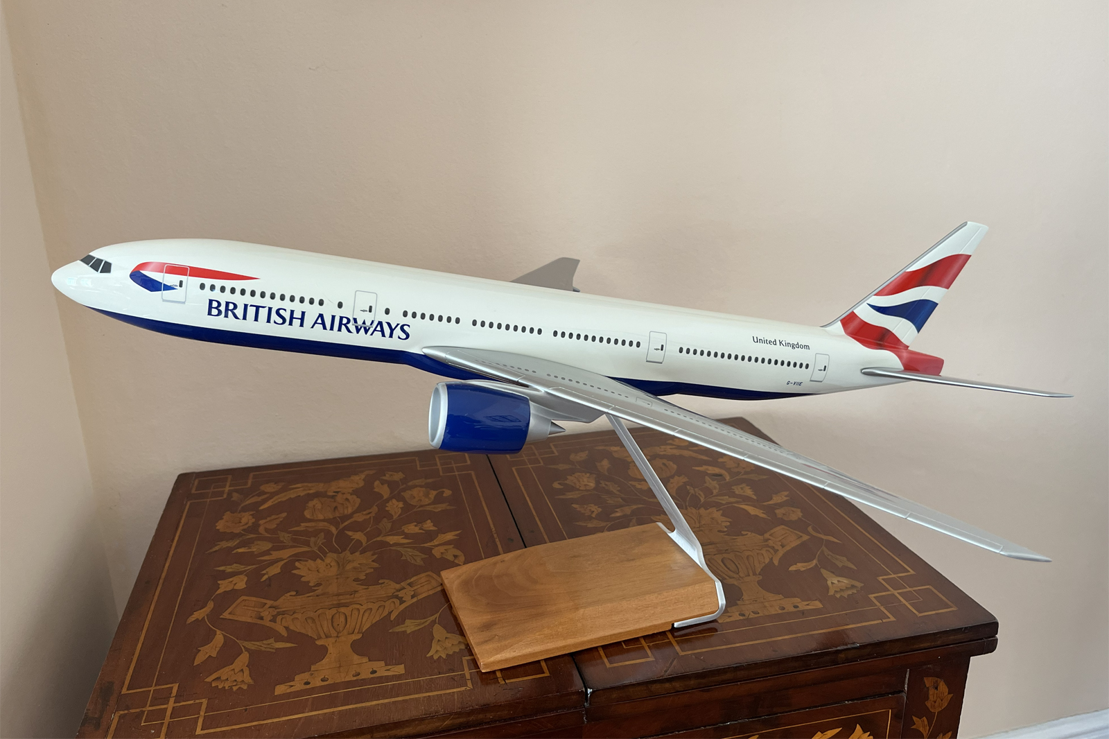 Pacmin 1/100 British Airways Boeing 777-200 model for sal