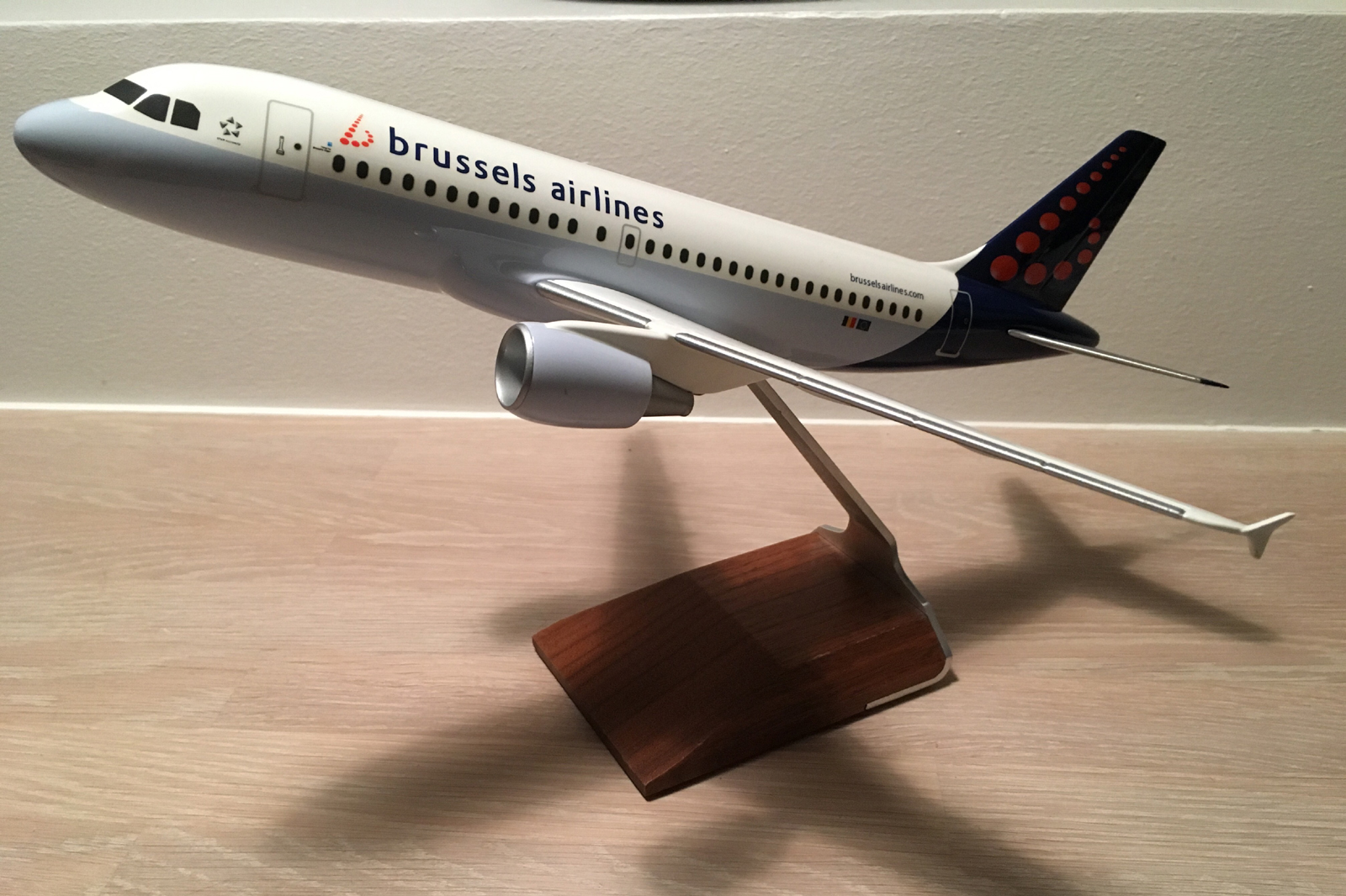 Pacmin 1/100 Brussels Airlines Airbus A319 model for sale