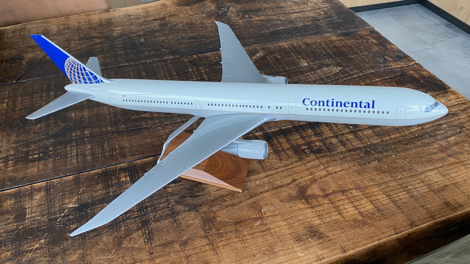 Pacmin 1/100 Continental Boeing 767-400 model for sale