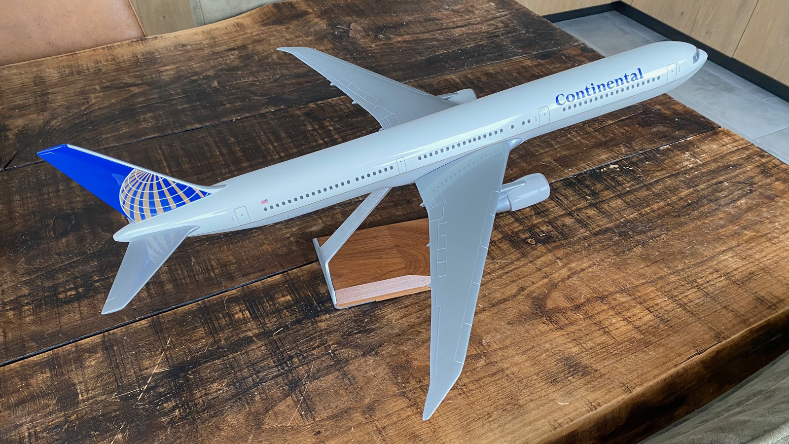 Pacmin 1/100 Continental Boeing 767-400 model for sale