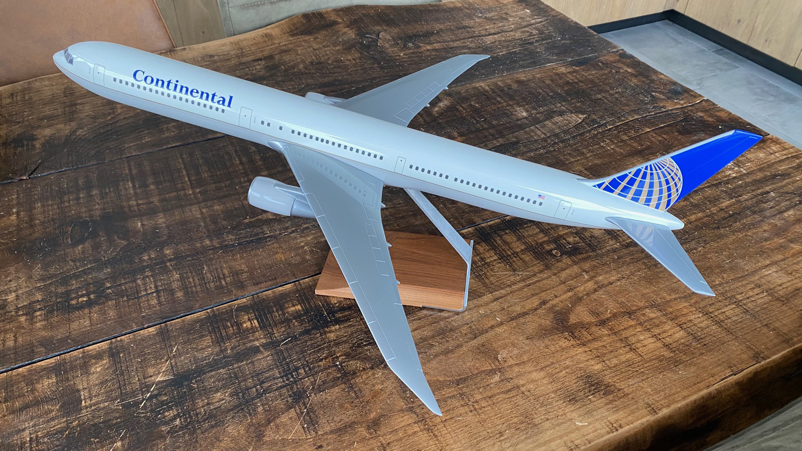 Pacmin 1/100 Continental Boeing 767-400 model for sale
