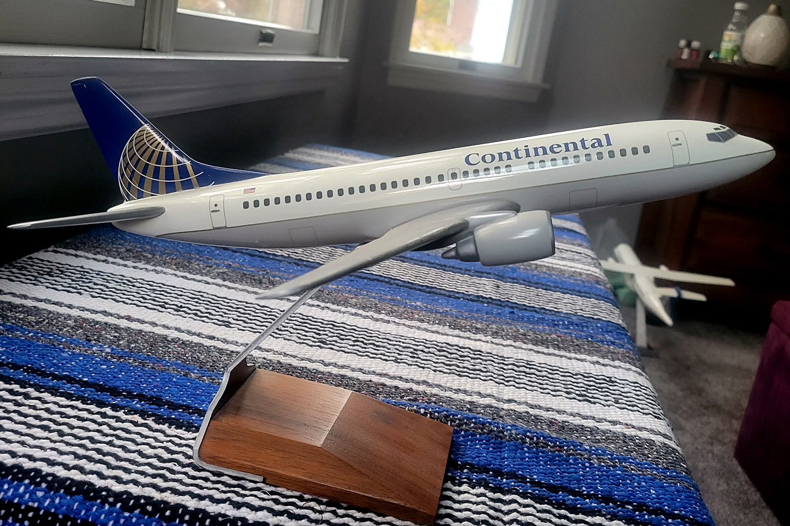 Pacmin 1/100 Continental Airlines Boeing 737-300 model for sale