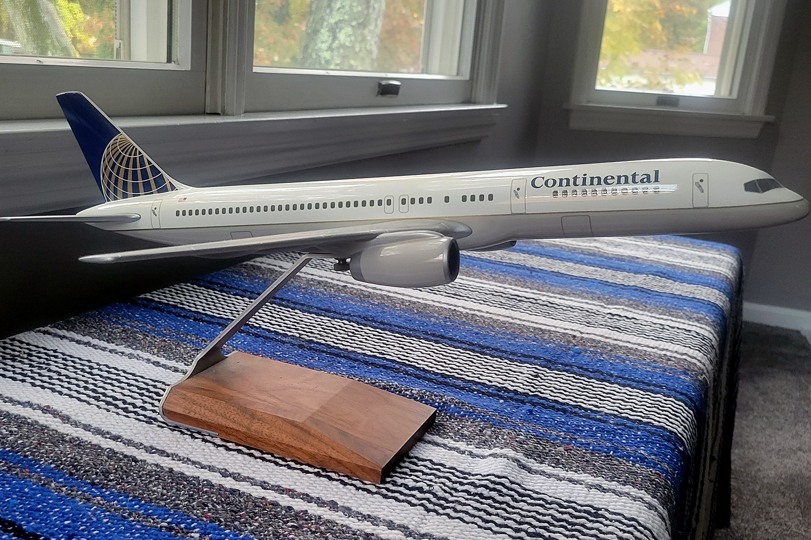 Pacmin 1/100 Continental Airlines Boeing 757-200 model for sale