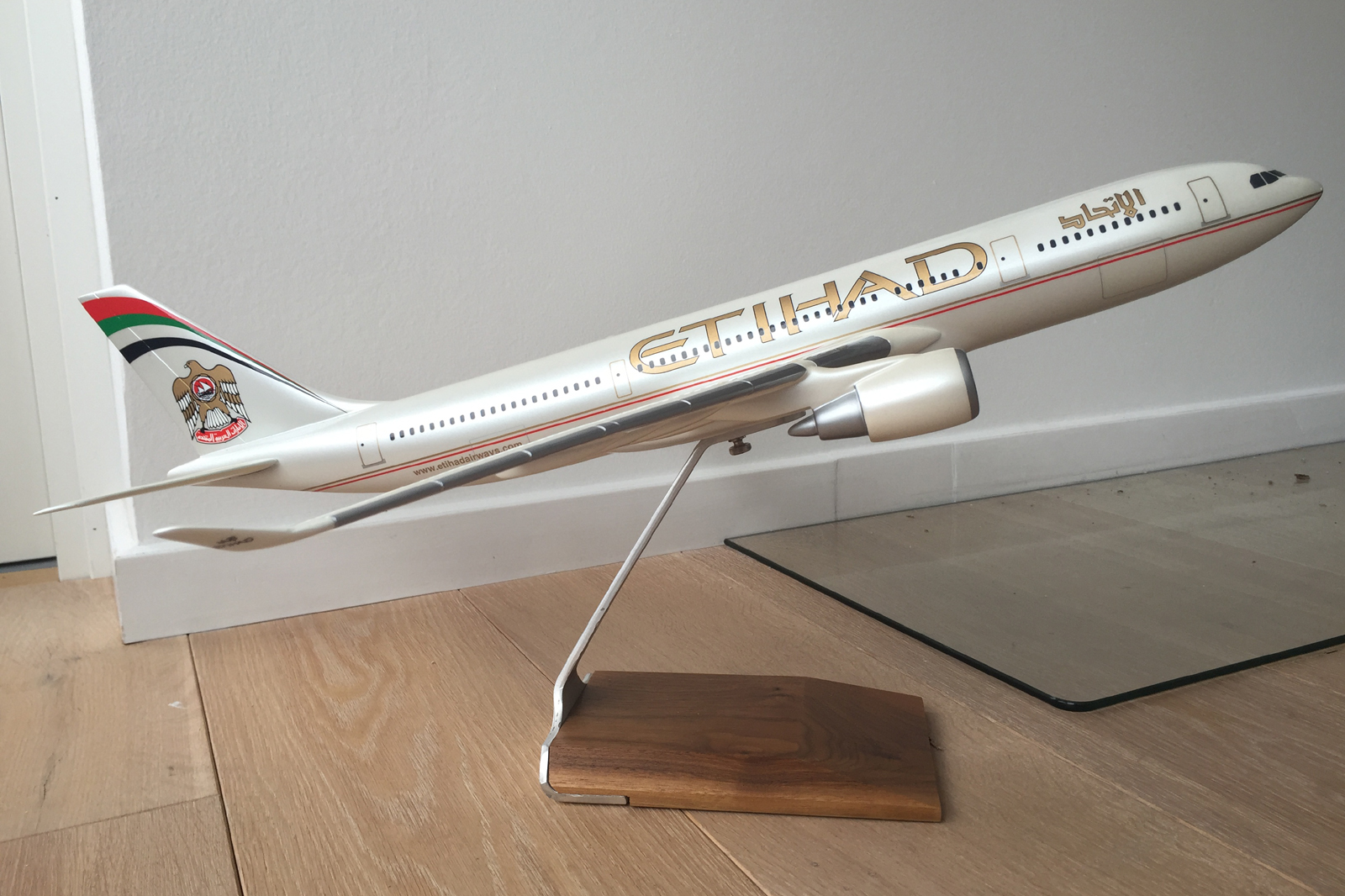 Pacmin 1/100 A330-200 model for sale