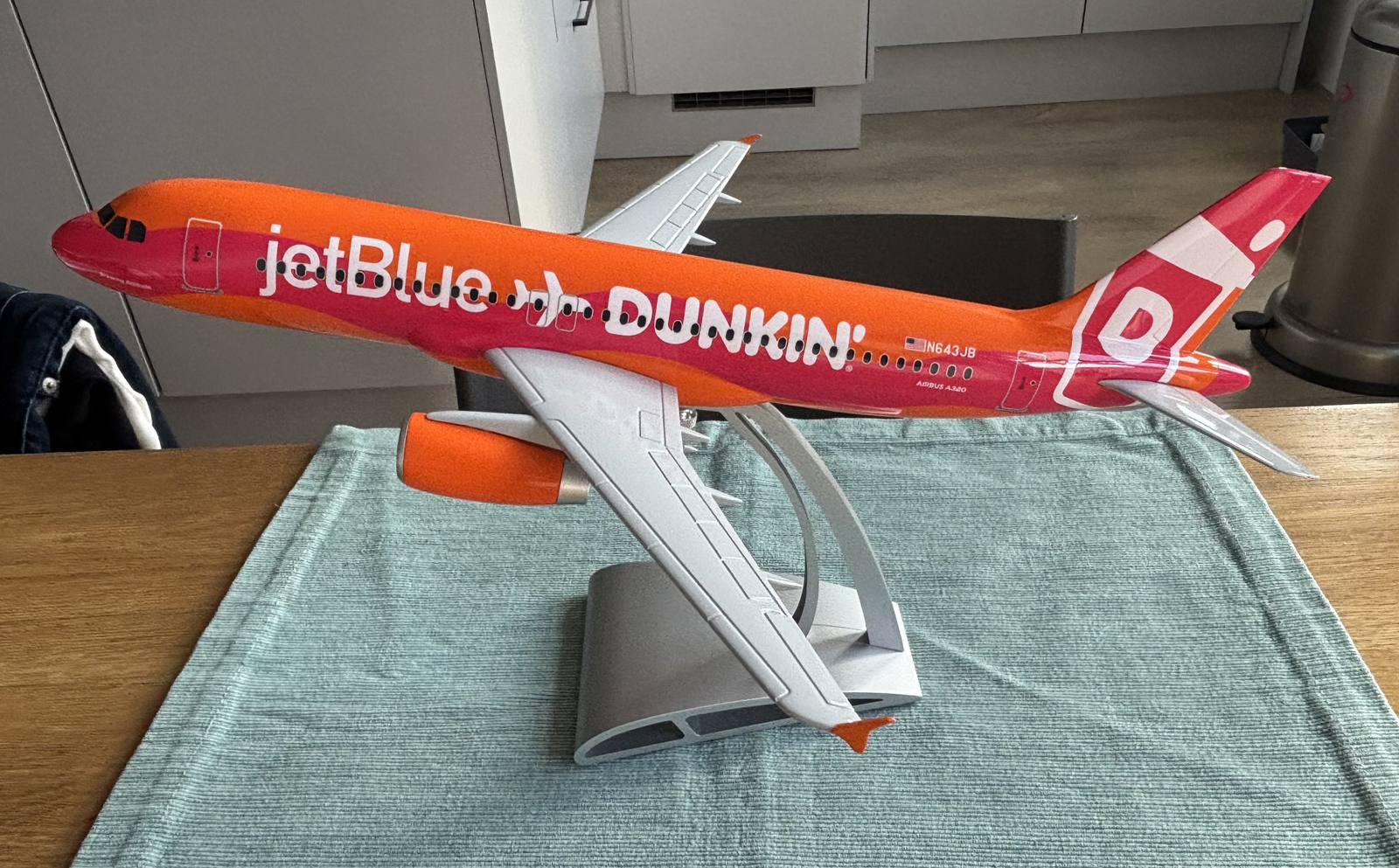 Pacmin 1/100 JetBlue Dunkin Airbus A320-200 model for sale