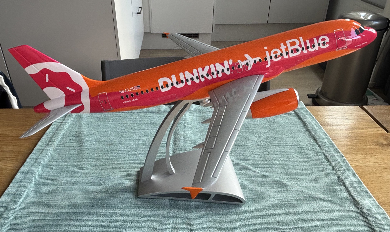 Pacmin 1/100 JetBlue Dunkin Airbus A320-200 model for sale