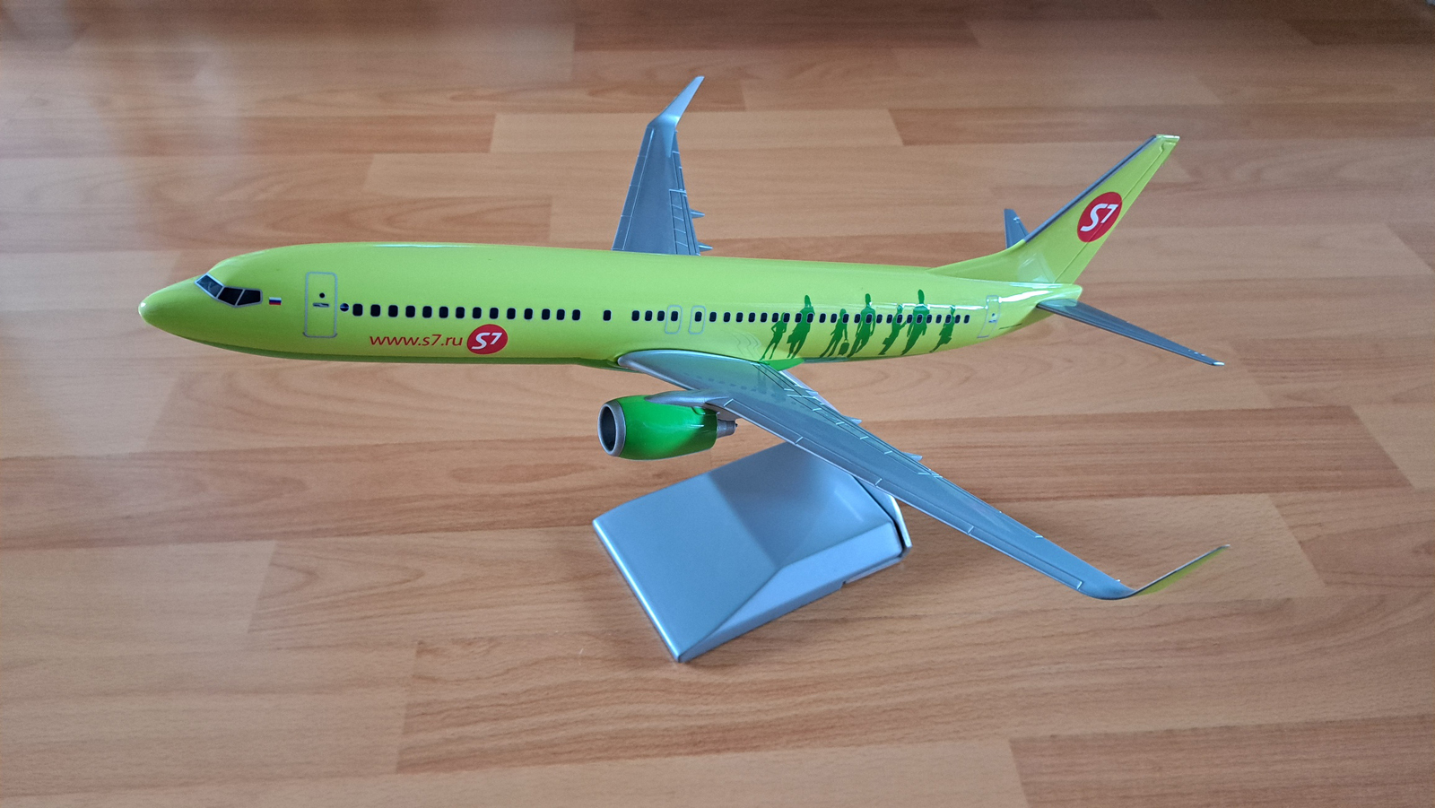 Pacmin 1/100 S7 Boeing 737-800 model for sale