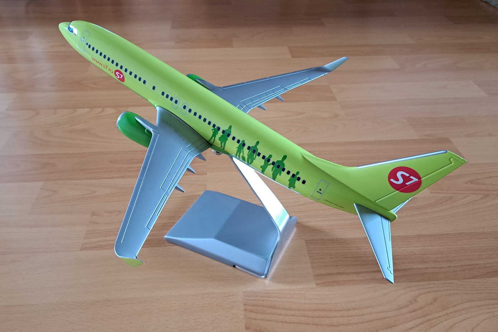 Pacmin 1/100 S7 Boeing 737-800 model for sale