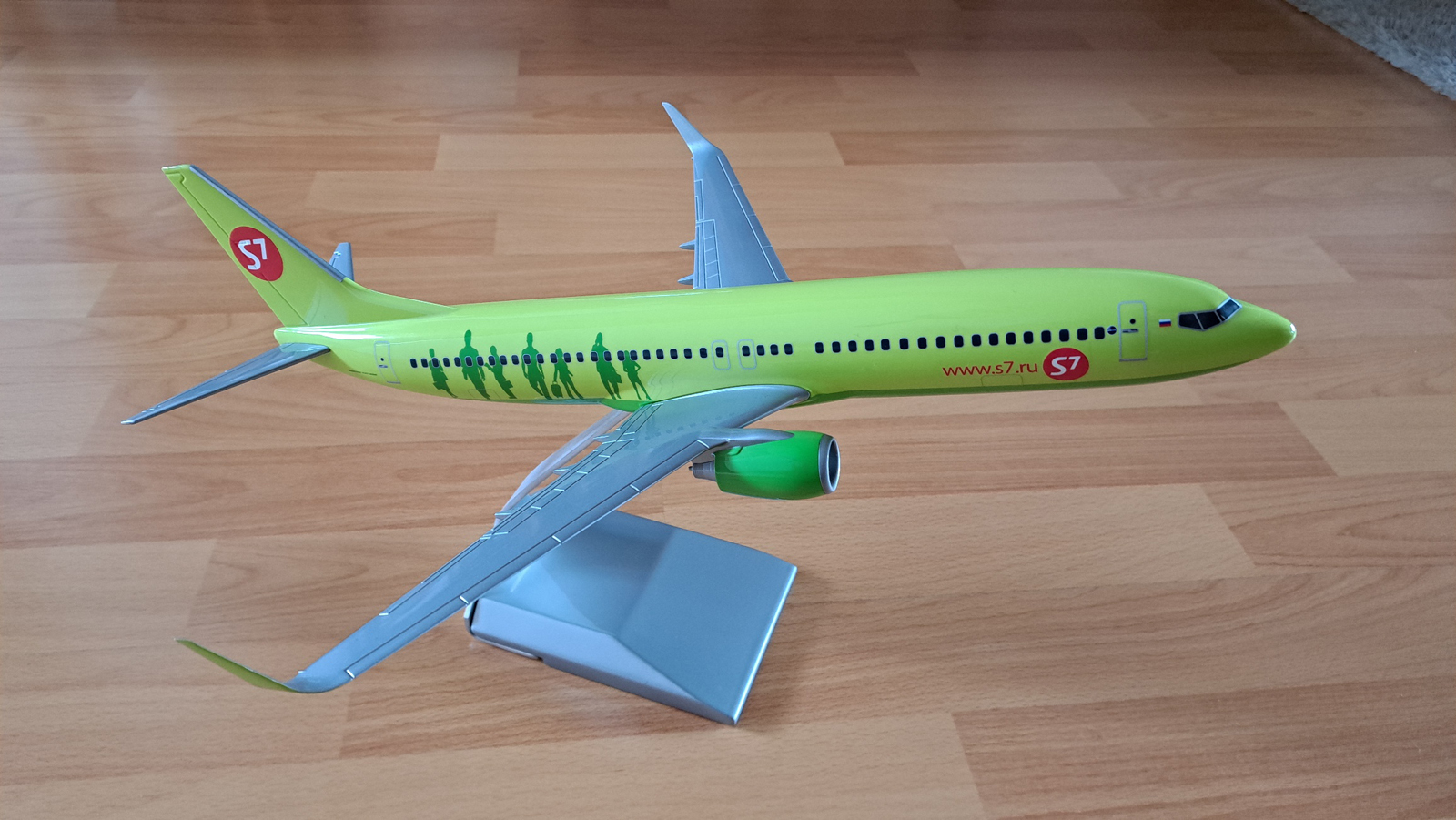 Pacmin 1/100 S7 Boeing 737-800 model for sale