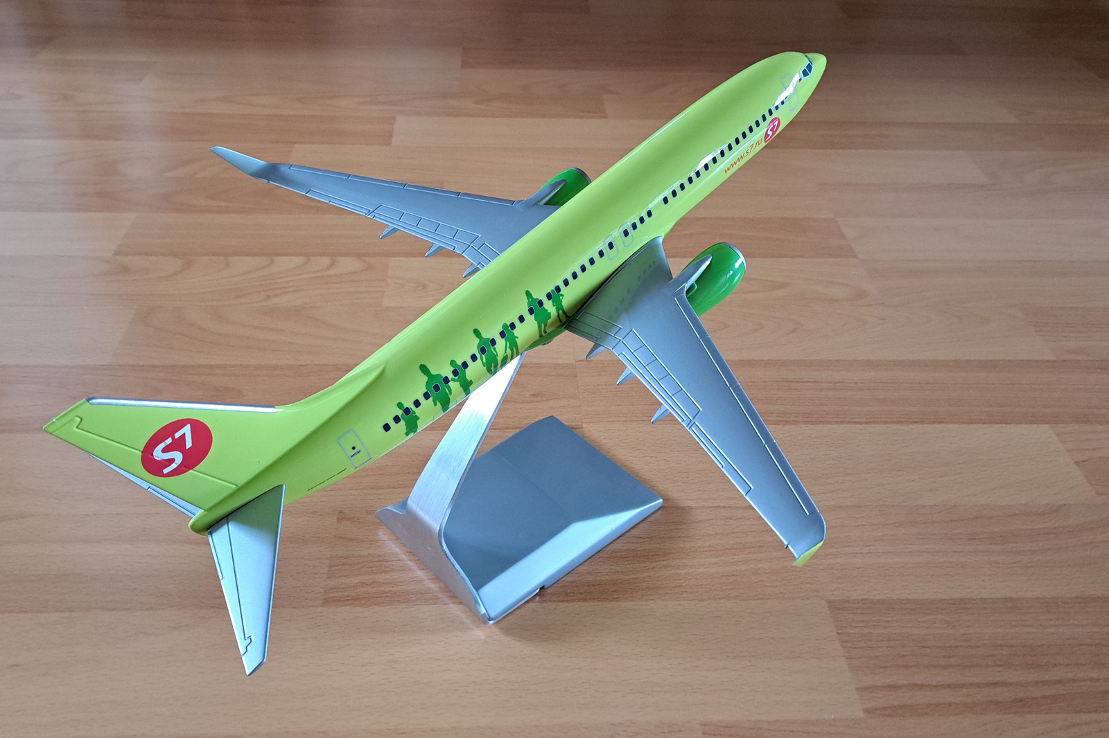 Pacmin 1/100 S7 Boeing 737-800 model for sale
