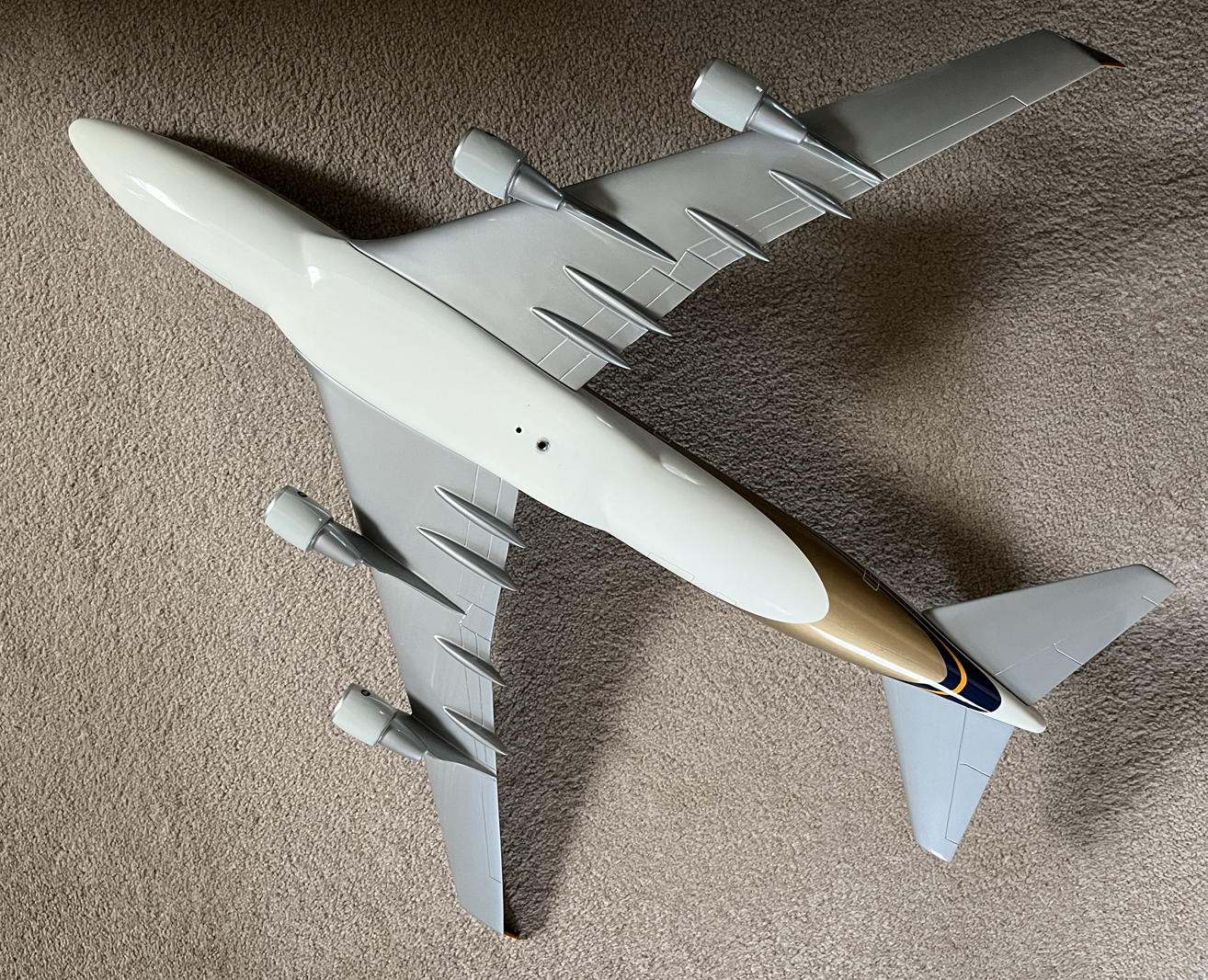 Pacmin 1/100 Singapore Airlines Boeing 747-400 model for sale