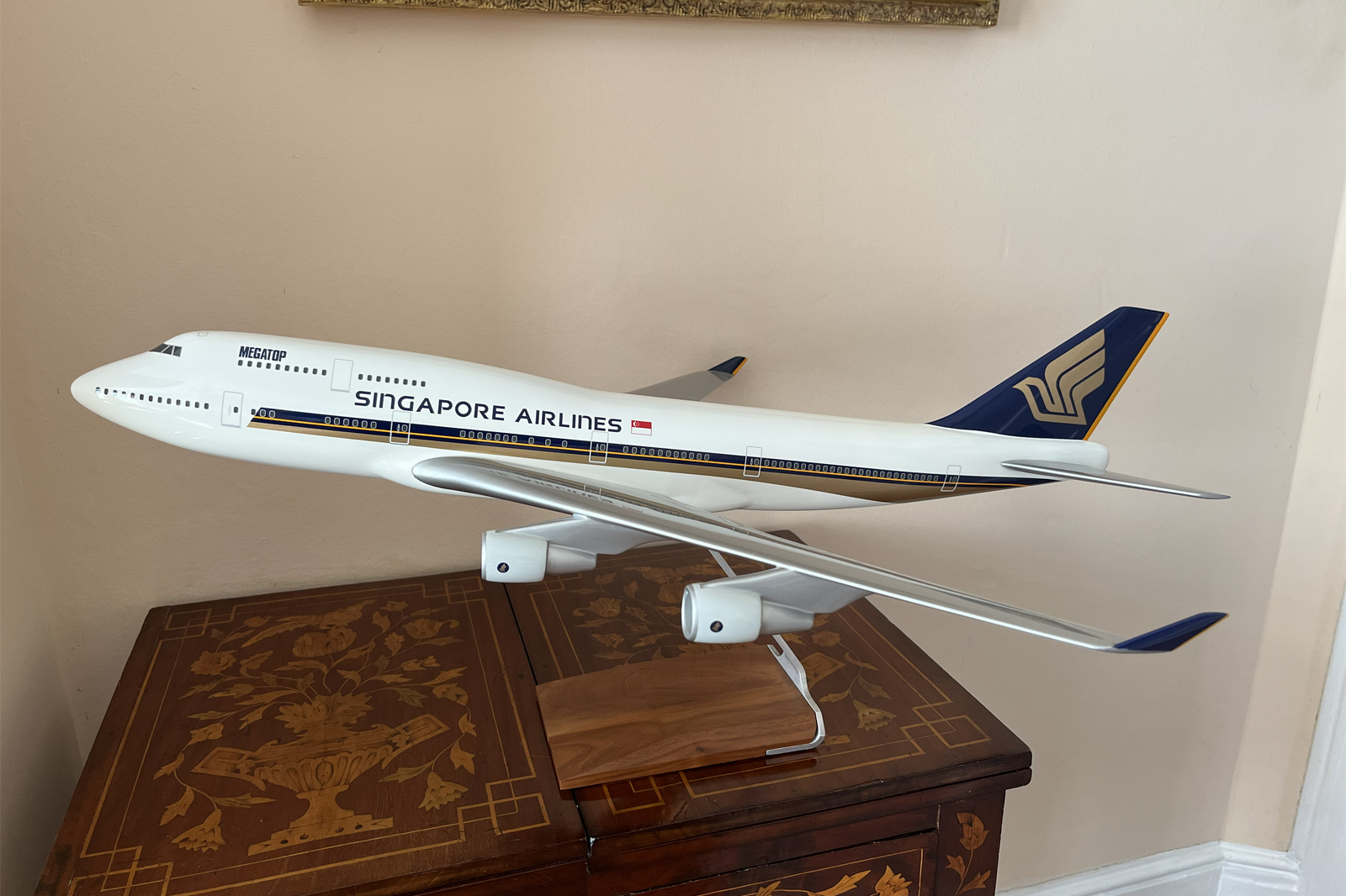 Pacmin 1/100 Singapore Airlines Boeing 747-400 model for sale