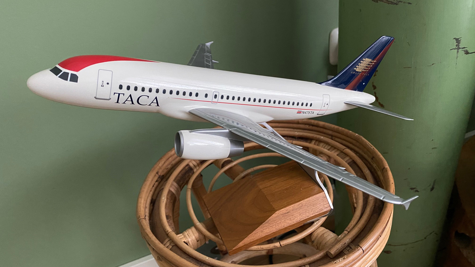 Pacific Miniatures Pacmin 1/100 TACA Airbus A-320 model for sale