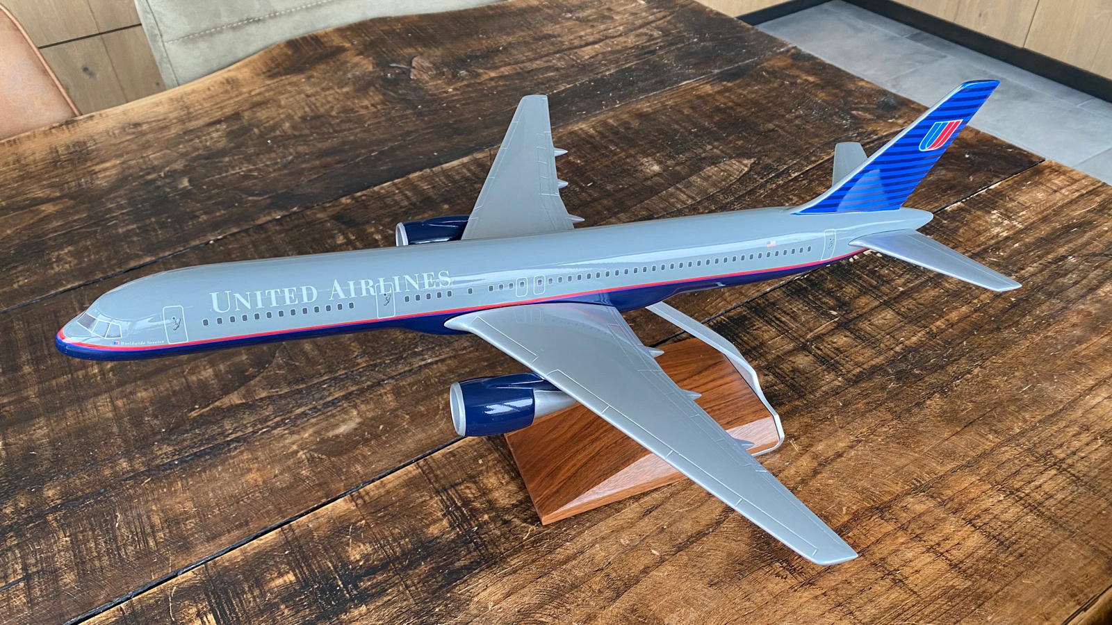 Pacmin 1/100 United Boeing 757 model for sale