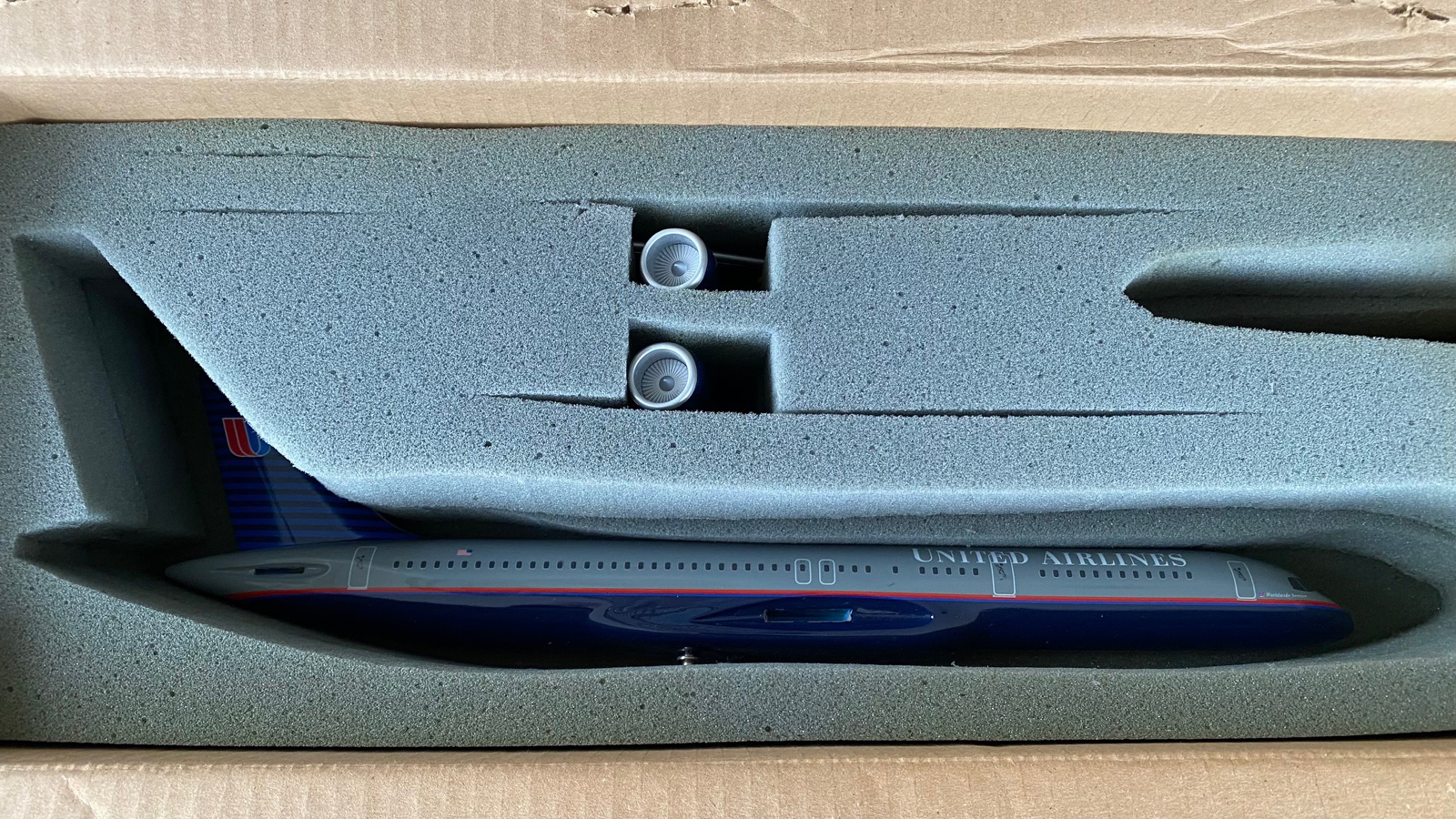 Pacmin 1/100 United Boeing 757 model for sale