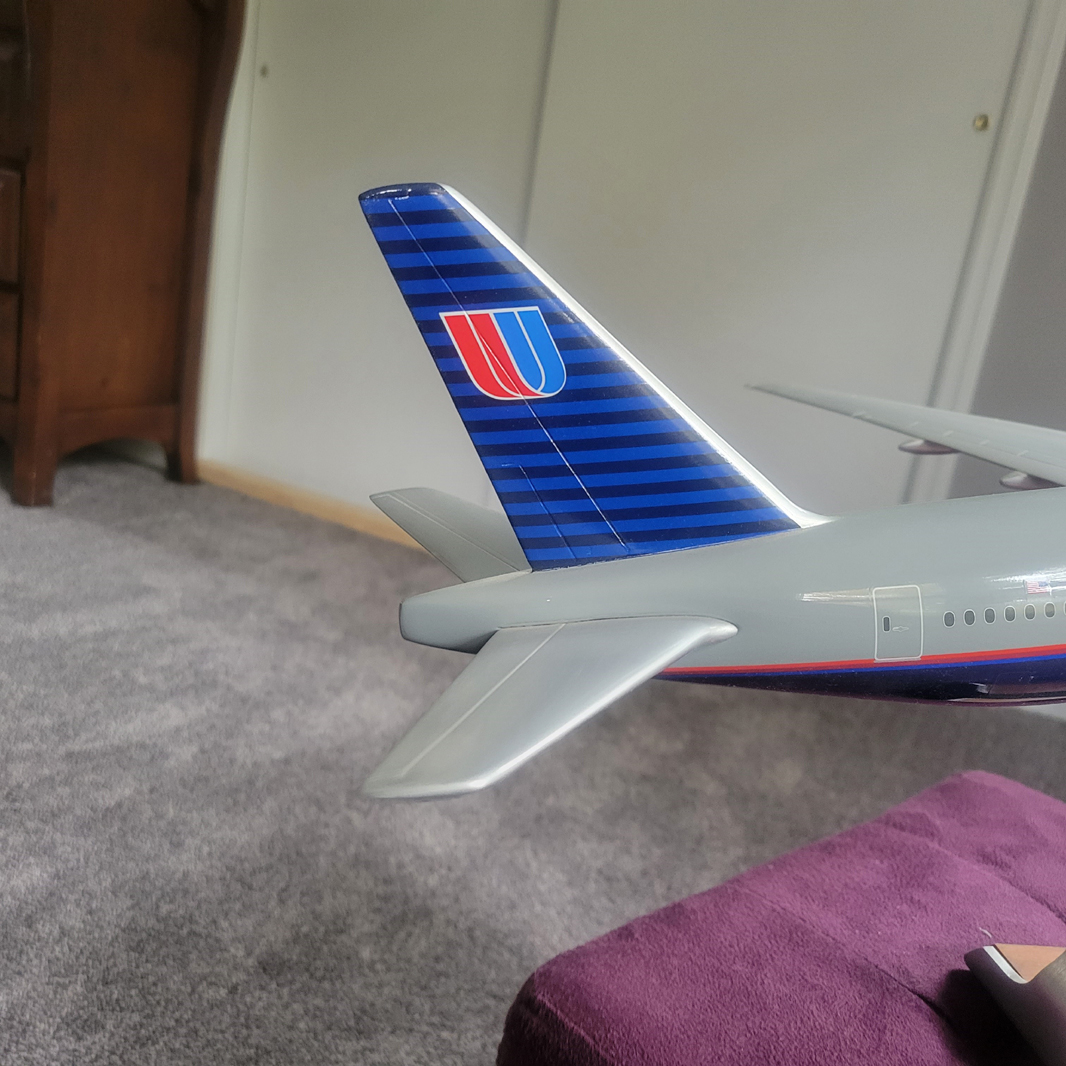 Pacmin 1/100 United Airlines Boeing 777-200 model for sale