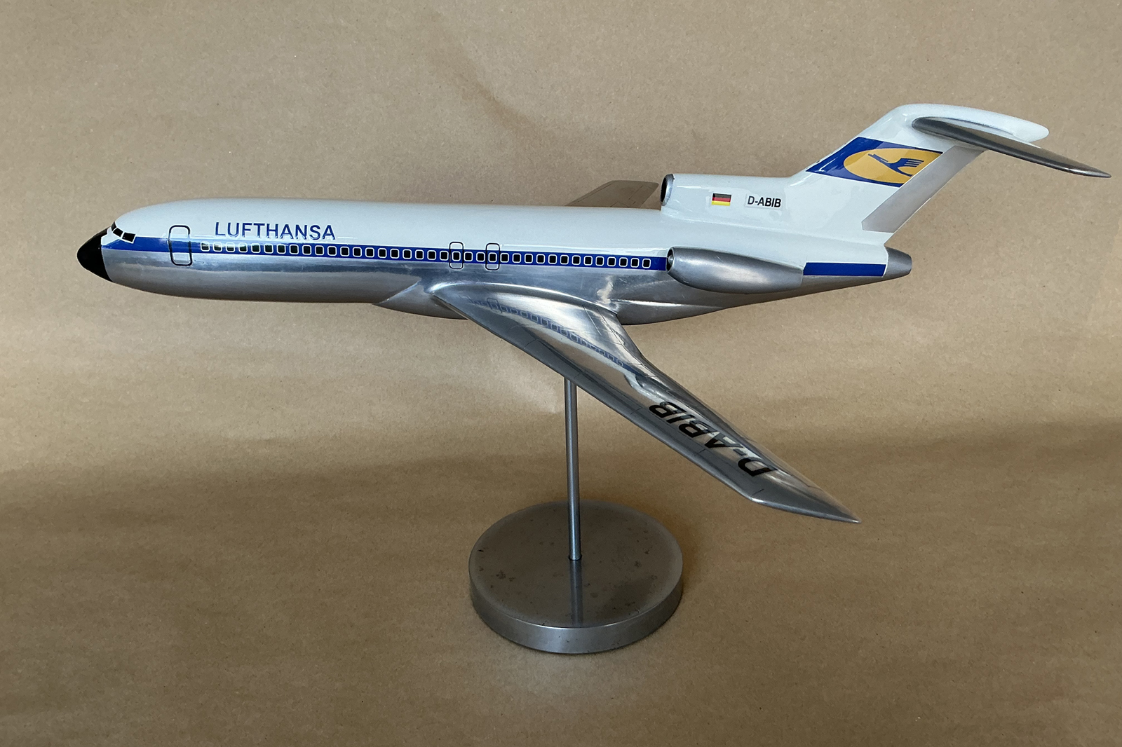 Mecater 1/100 Lufthansa Boeing 727-100 model for sale