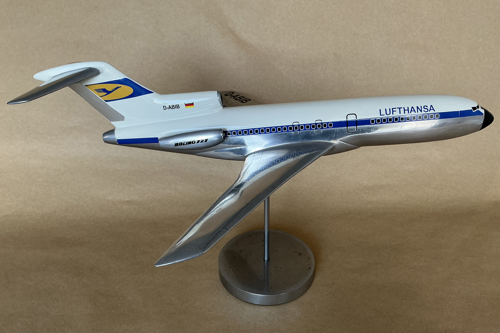 Mecater 1/100 Lufthansa Boeing 727-100 model for sale