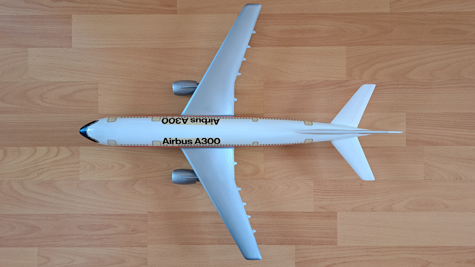 Maqette dEtude et Exposition 1/100 Airbus A300 model for sale