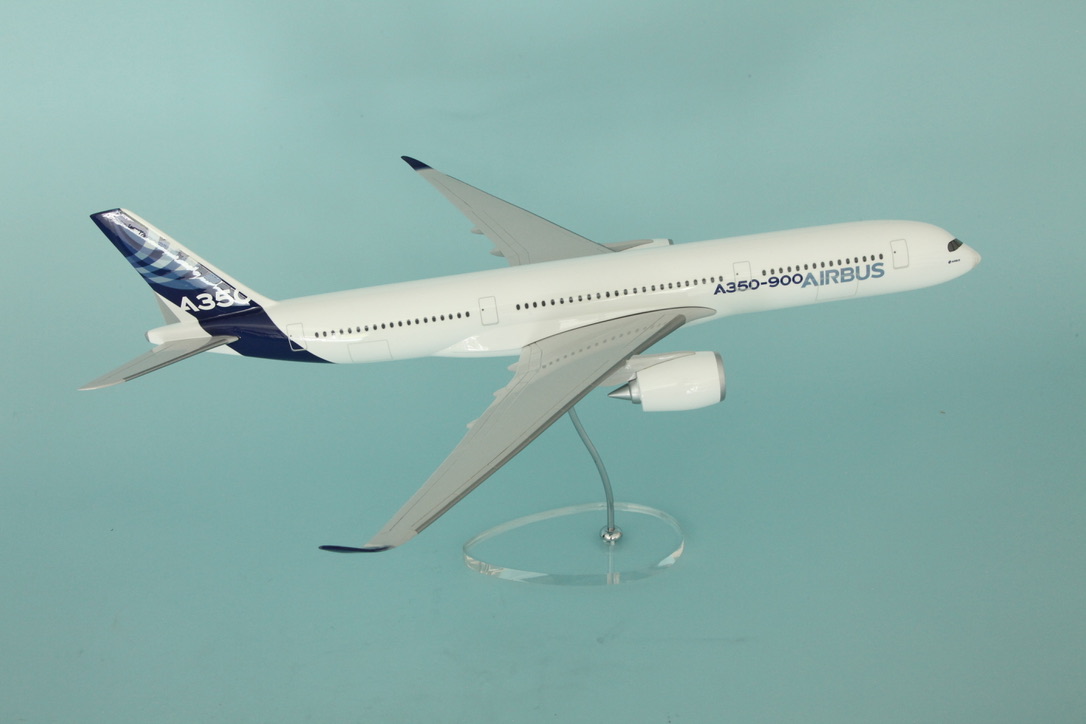 Graphideco 1/100 Airbus A350-900 model for sale